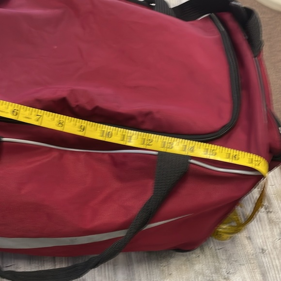 Nike Duffle Bag 1 zipper tab broke but still works fine - Picture 12 of 13